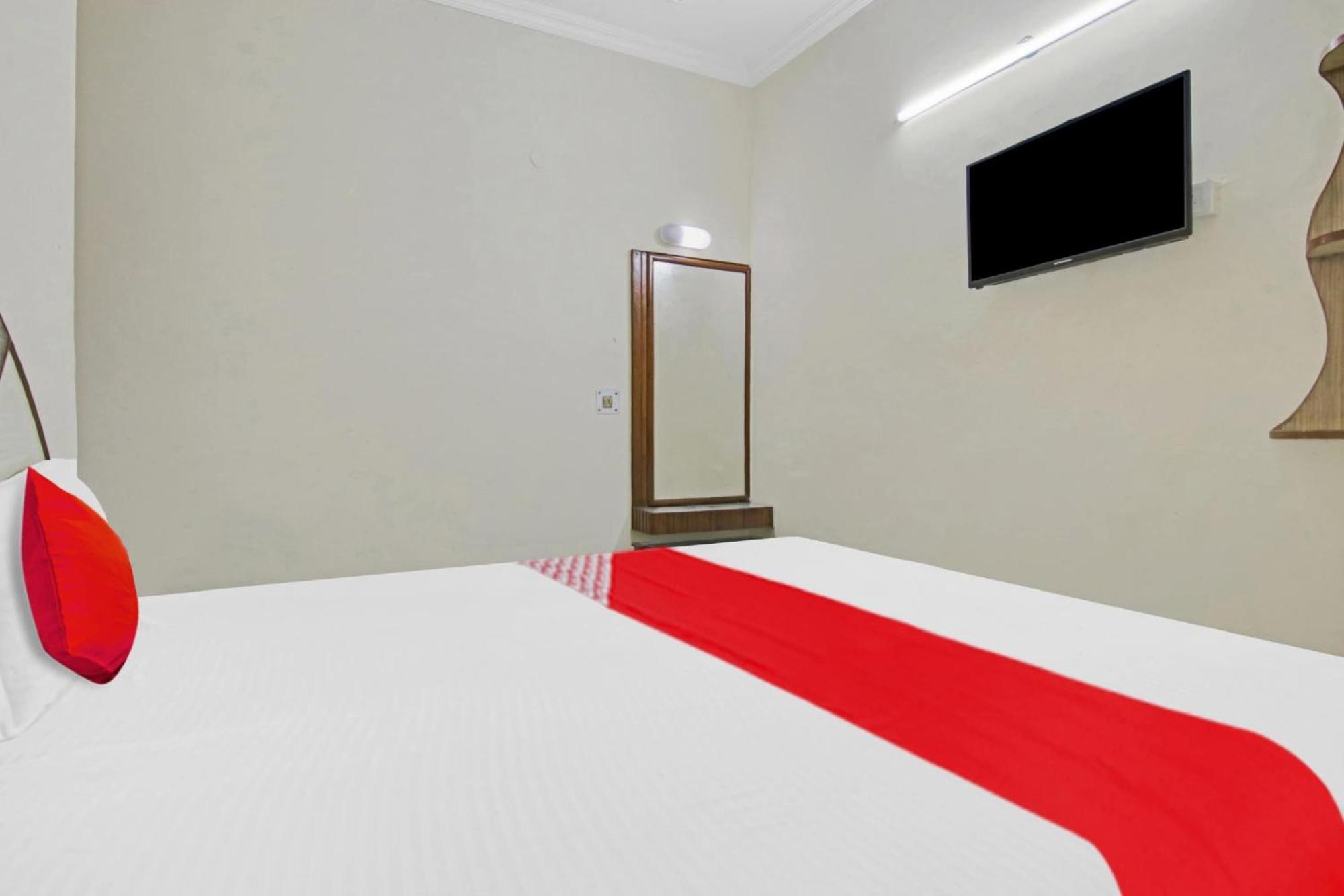 Hotel O Rak International New Delhi Luaran gambar